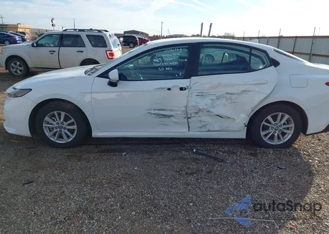 2025 Toyota Camry Le z USA, uszkodzony, nr VIN 4T1DAACK8SU033773